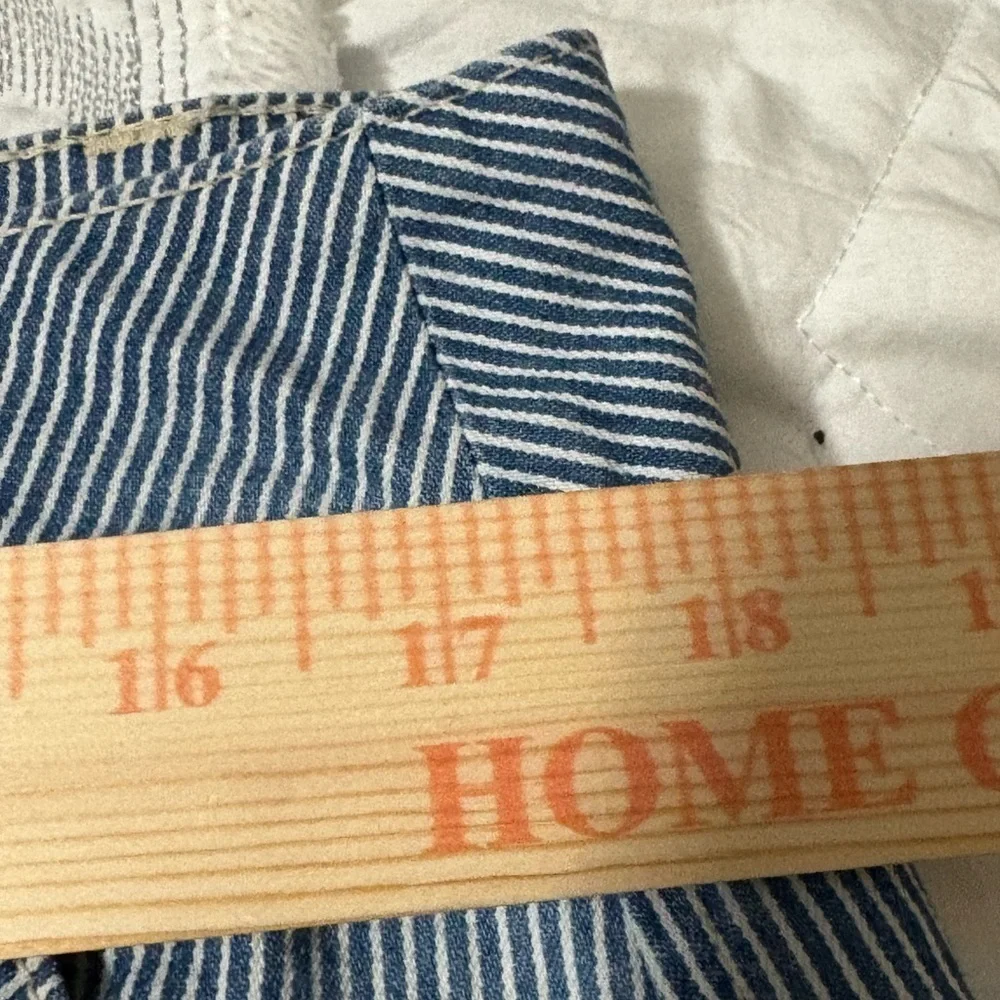 Woman’s size 12 very cute striped light denim skirt. Front and back pockets. - Picture 10 of 10